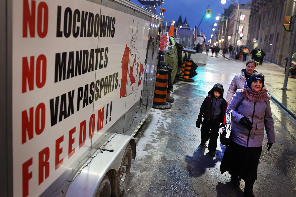 写一篇新警入职个人总结要涵盖政治思想表现和道德品质；工作表现、工作能力及主要特长；主要缺点和不足。