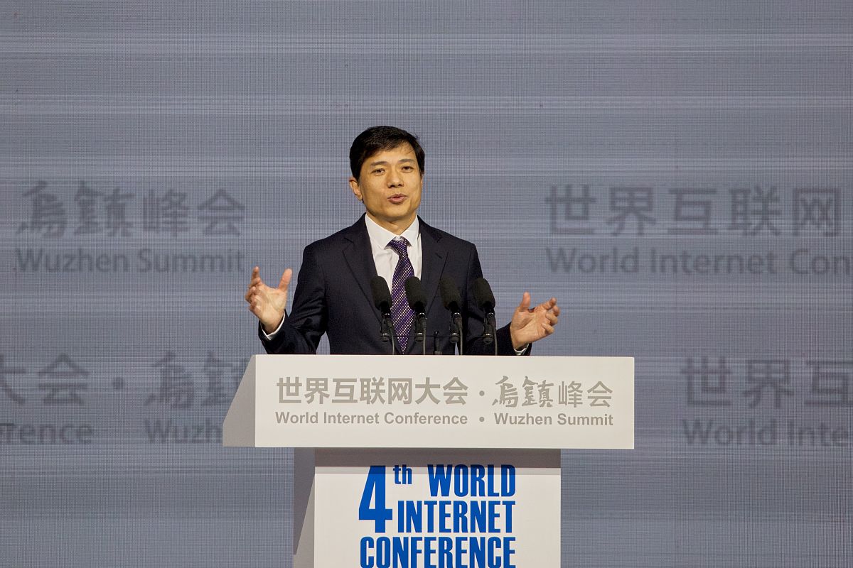 给我写一个金融行业CEO致辞