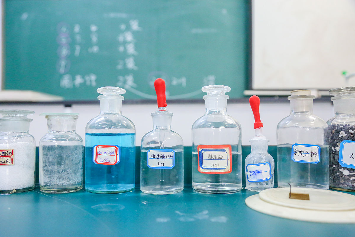 100ml。75医用酒精兑多少水才能相当于45°的白酒。要考虑哪些因素给出计算过程