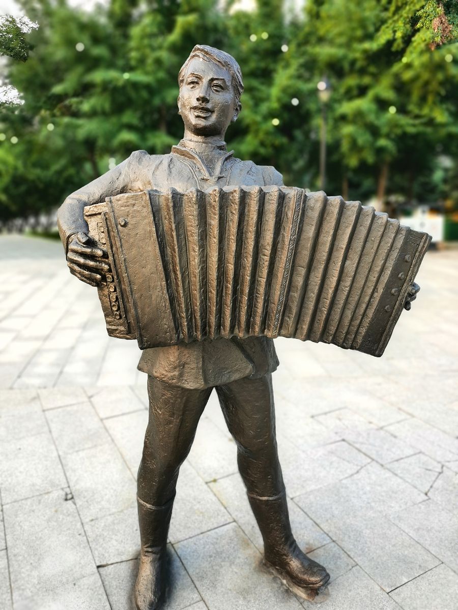 2020年7月18日,黑龙江省哈尔滨市音乐公园的雕塑迷人.