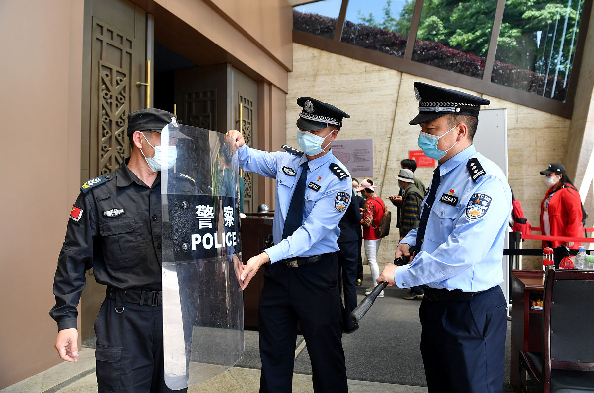 无锡城管执法满意度研究：懒政行为的潜在影响因素