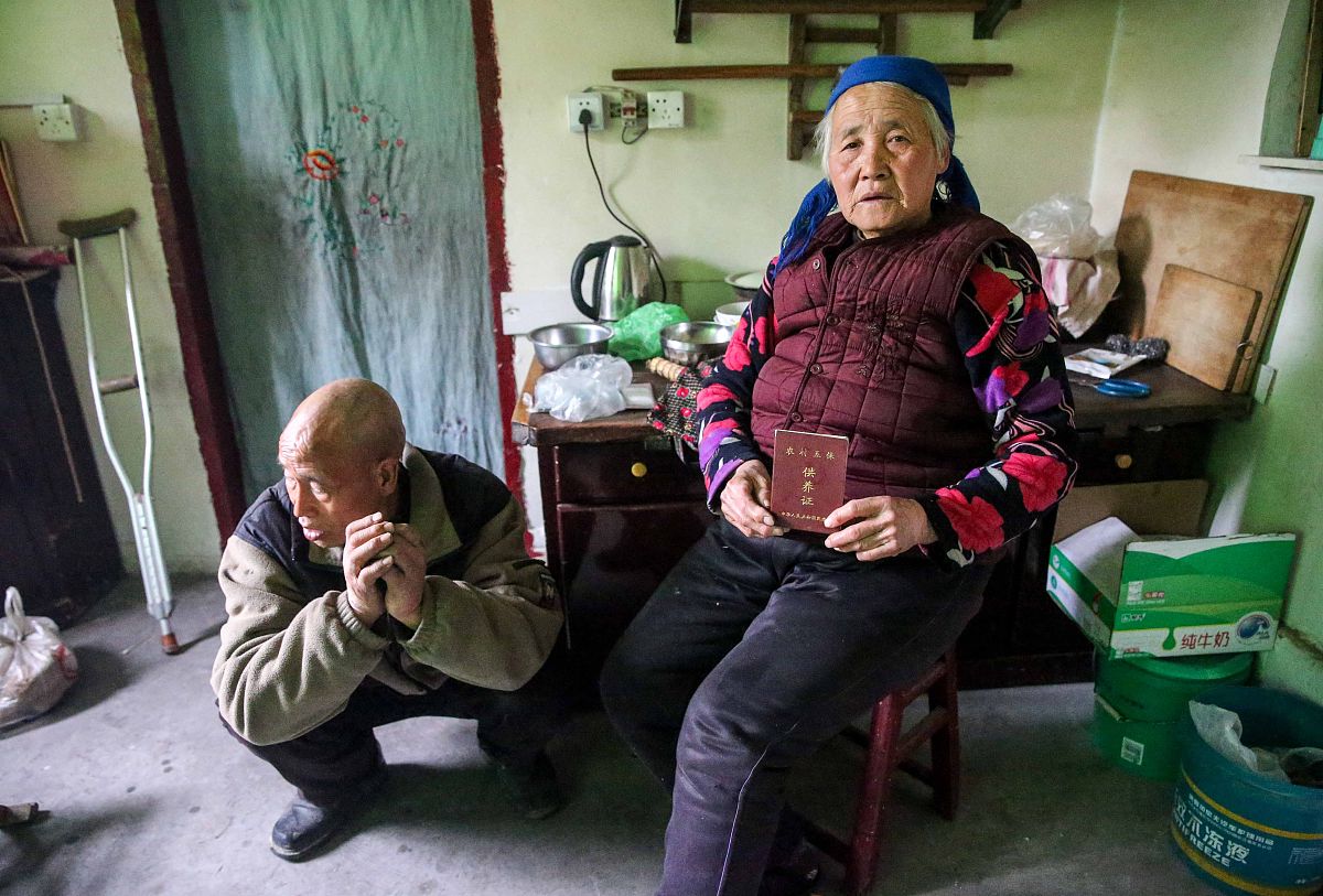 拍摄困难老人视频的注意事项：尊重、关爱、真实