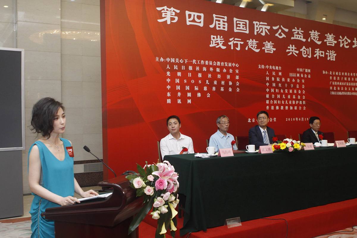 洪琳琳、戴瑞宸在2022年的《江西南昌红色文化资源的保护与传播》中提出写成一段话 扩写要强调红色资源的再开发文创开发