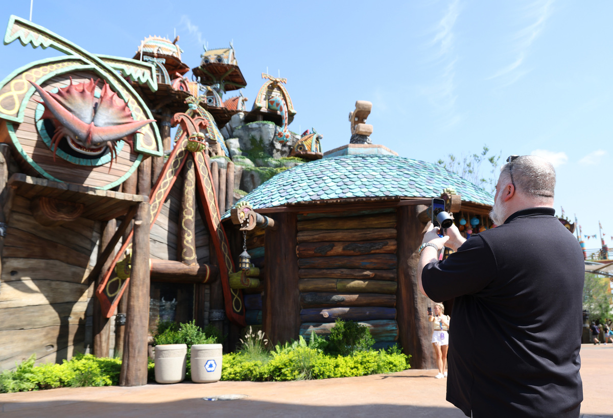 上海环球影城三期：哈利波特、变形金刚主题乐园开业