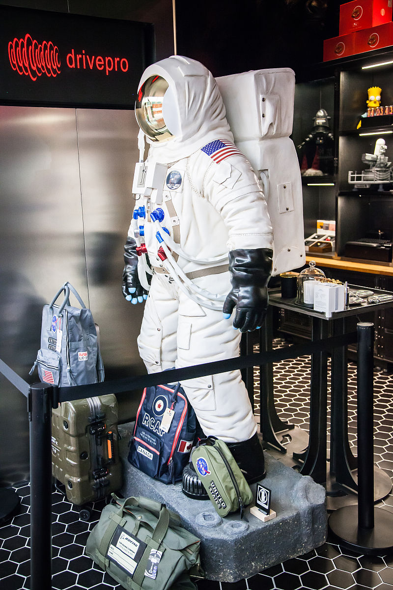 Prada 登月！奢侈品牌为 NASA 设计下一代月球宇航服