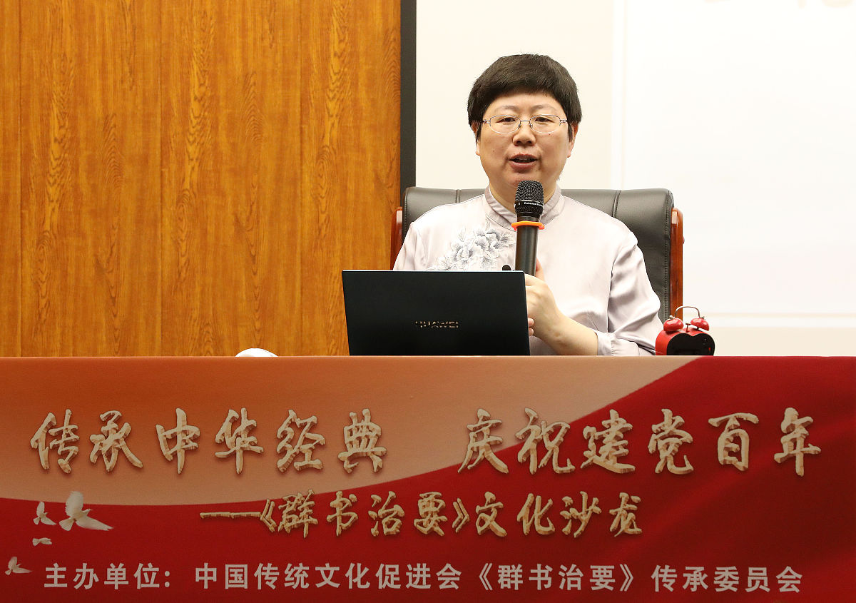 请写一篇《历史长河》议论文700字