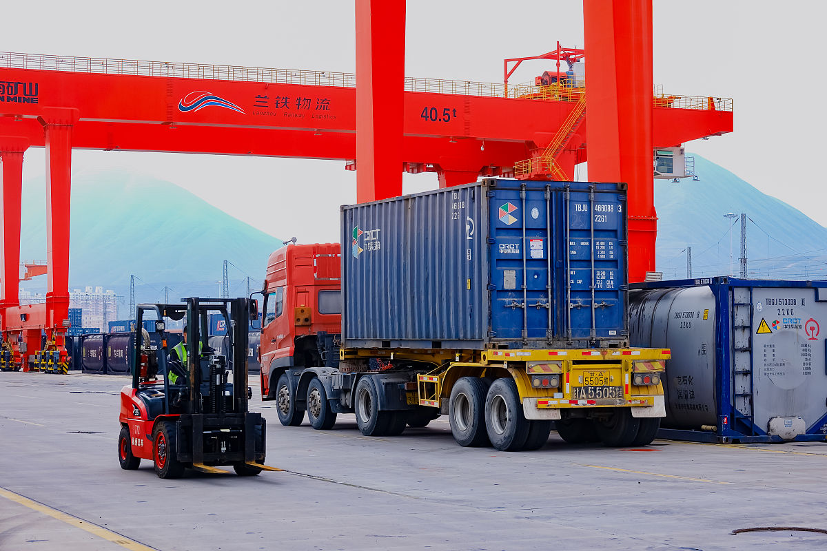 兰州市42米货车限行规定用200字帮我详细描述