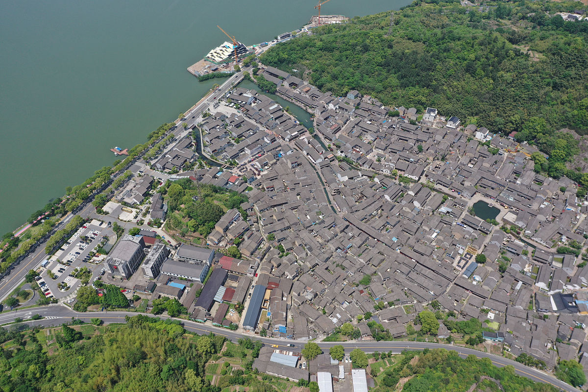 去东钱湖378公交什么地方下再乘几路帮我用200字详细描述