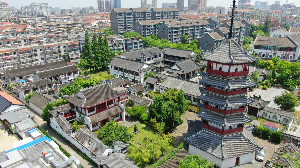 如何用一段话形容古今交融的城市