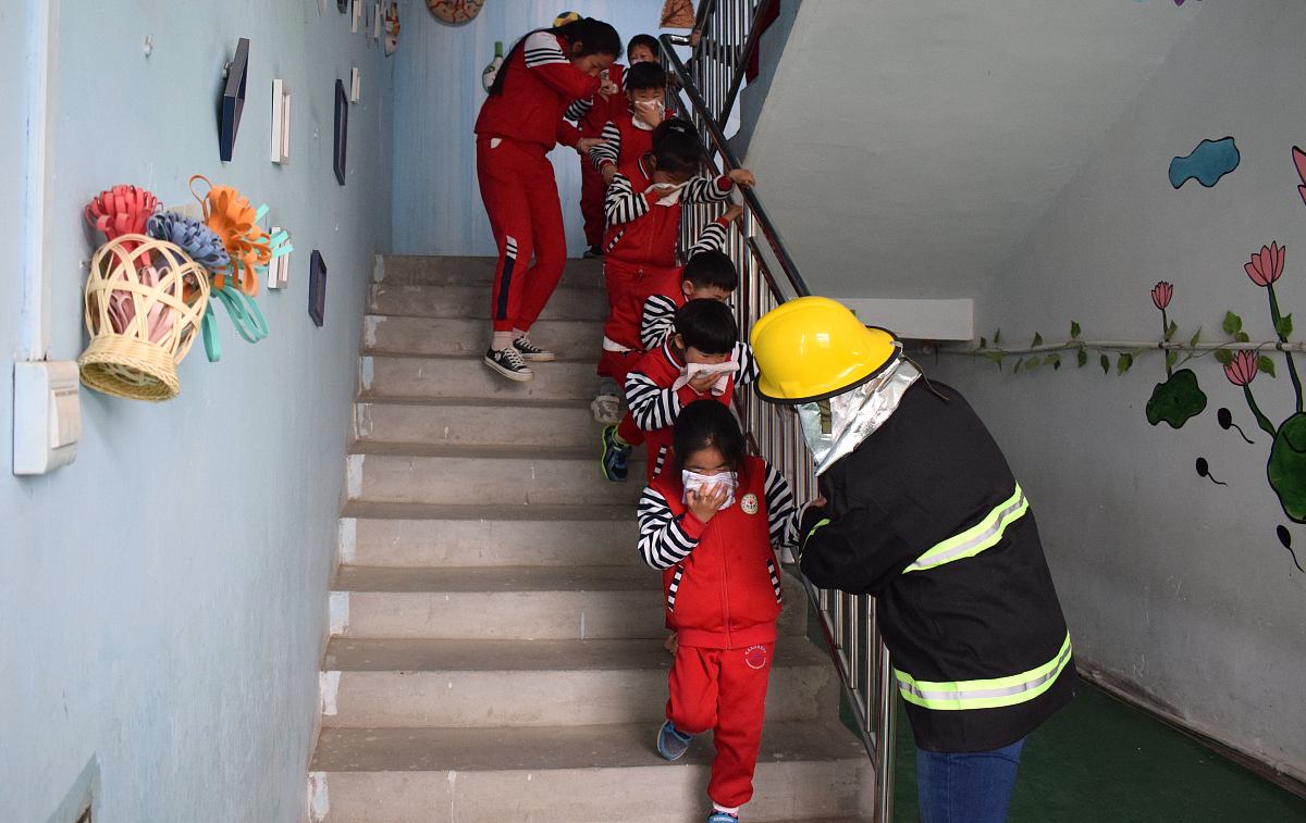 少时诵诗书，长大成才路：家庭教育的重要性