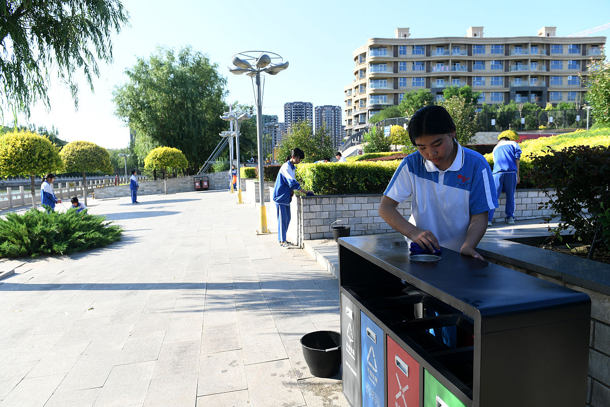 大学班级垃圾清理行动圆满结束，同学们积极参与共建美好环境