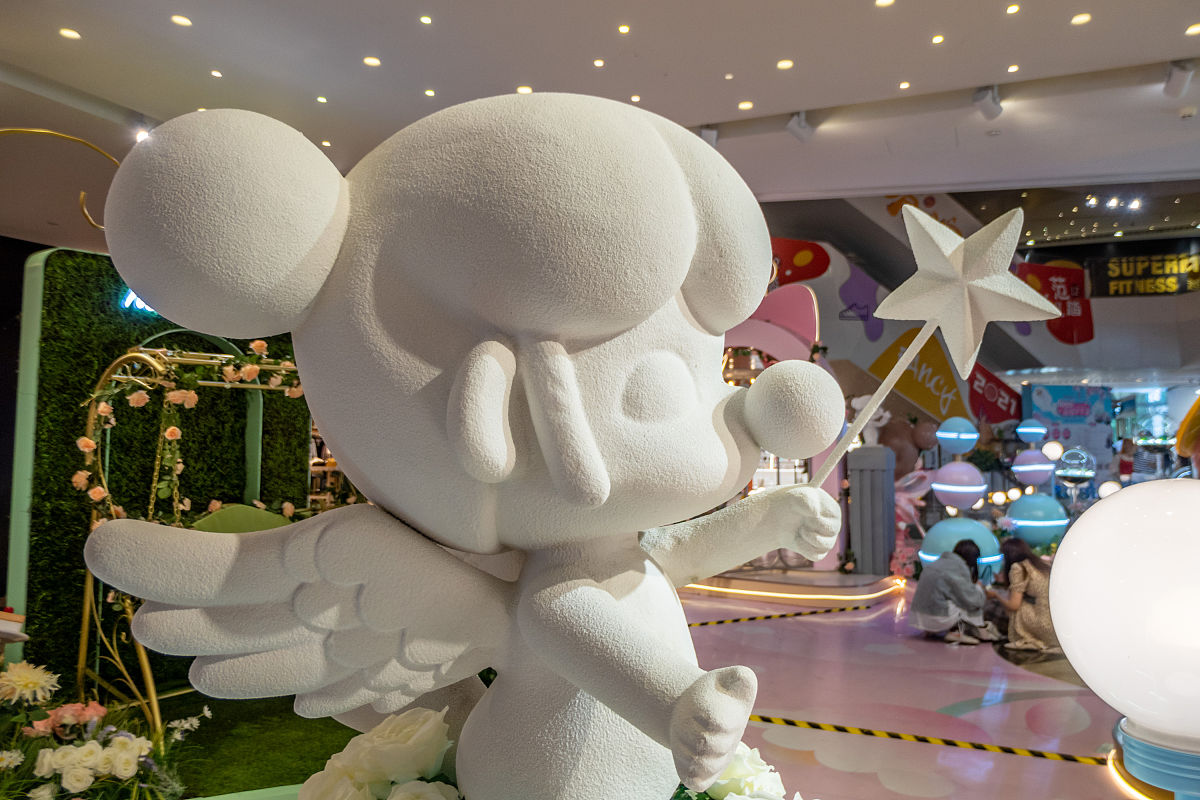 例如日本的传统节日中有很多具有代表性的形象如鬼太郎、妖怪等等都成为了具有商业价值的IP形象。