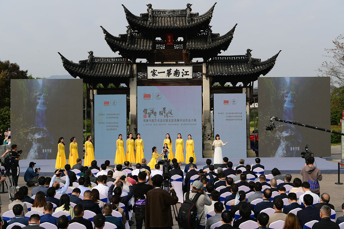 廉洁家风，传承千秋：一首现代诗歌