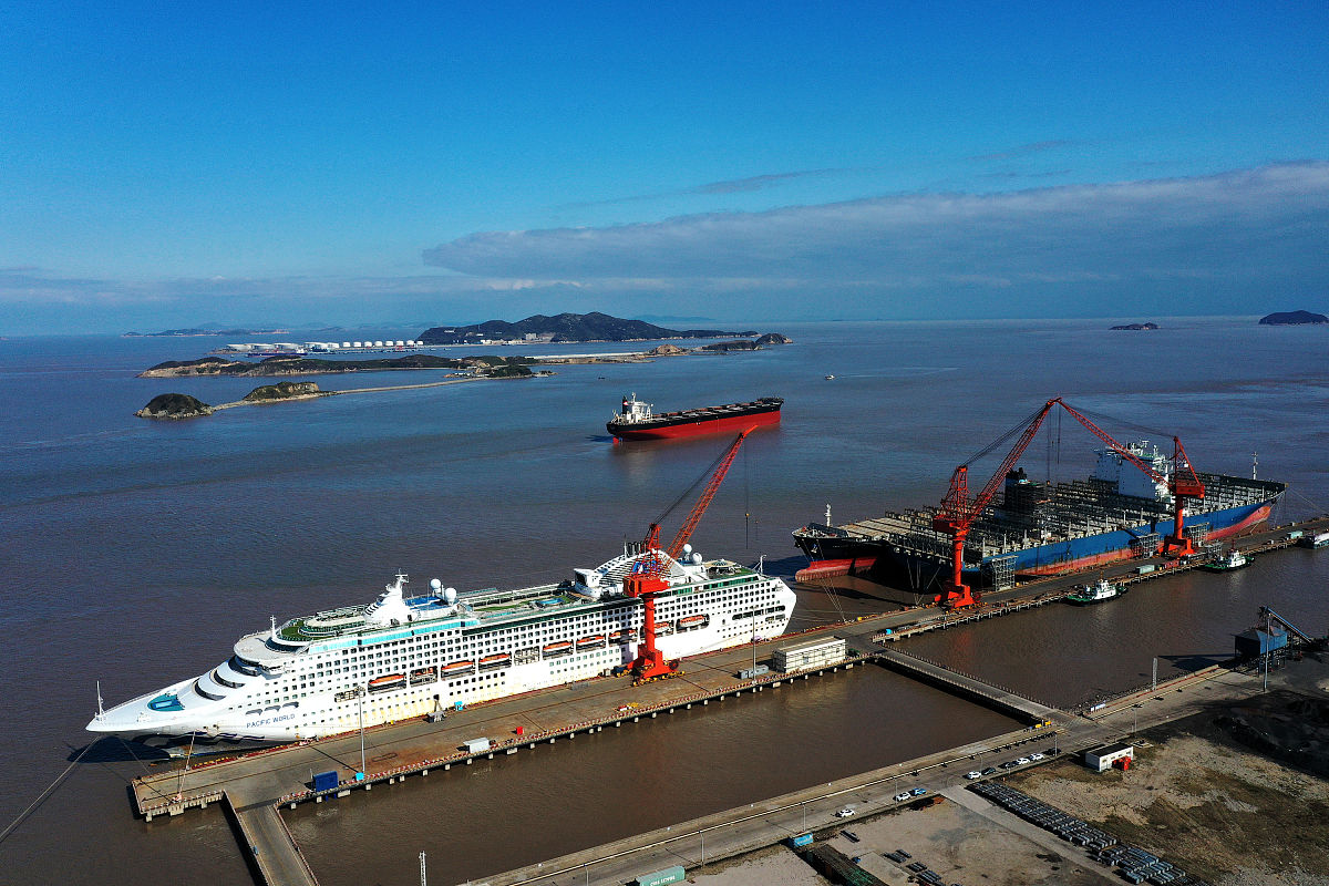 2020年12月6日,"太平洋世界号"豪华游轮静静地靠泊在浙江友联修造船有