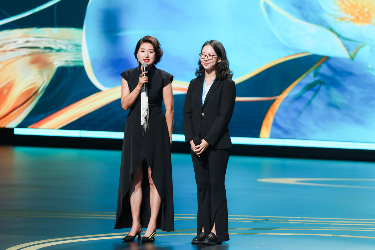 节目的主持人和嘉宾表现欠佳缺乏足够的亲和力和感染力难以让观众产生共鸣和认同感。节目的制作质量和节奏把握需要进一步提高以提高观众的观看体验和满意度。有什么对策