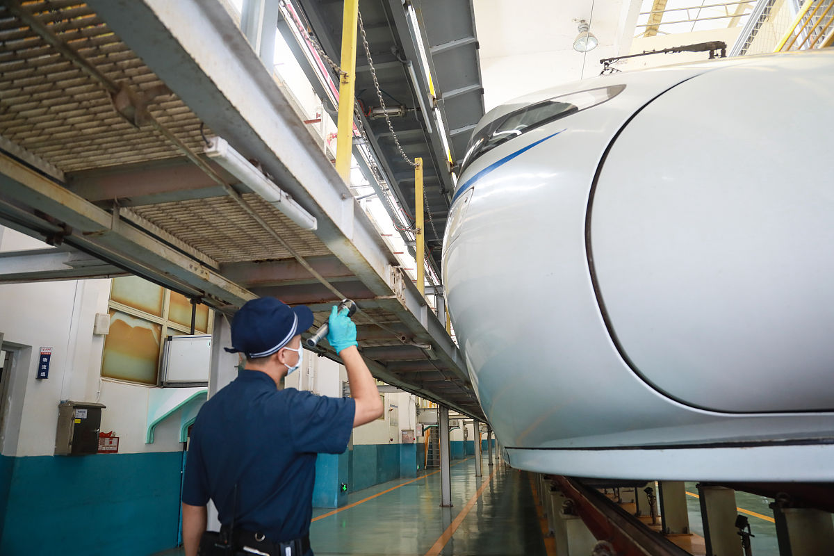 简述动车组减小压力波影响的措施以及压力缓和装置的工作过程