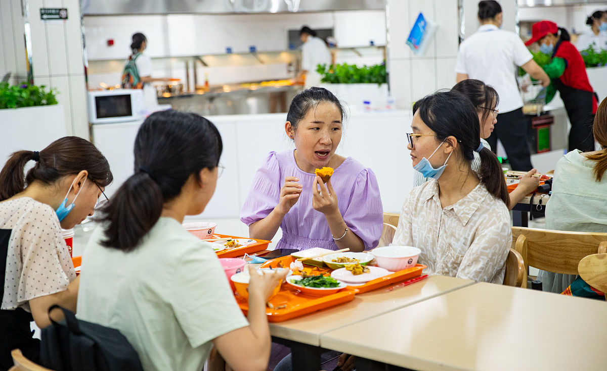 大学生社会实践当服务员第一天：忙碌充实，收获满满