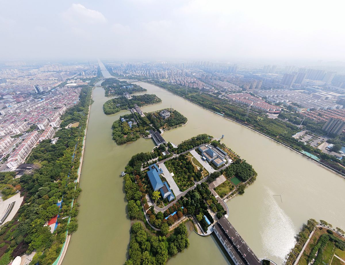 2021年9月18日,俯瞰江苏省扬州市江都水利枢纽风景区秋日景色.