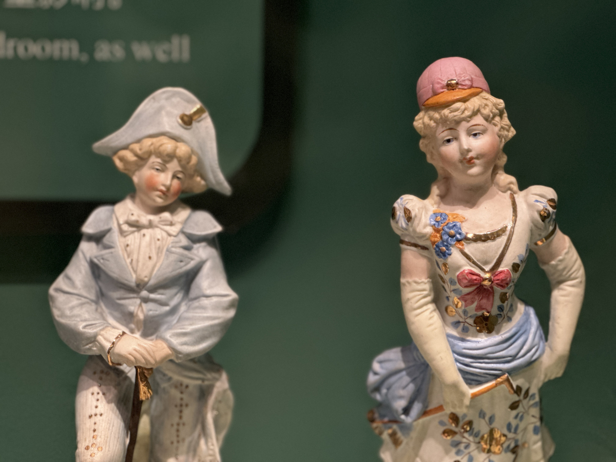新古典主义时期以来视觉造型艺术重要发展时期作品的风格与内容变化承载了哪些重要文化 信息？