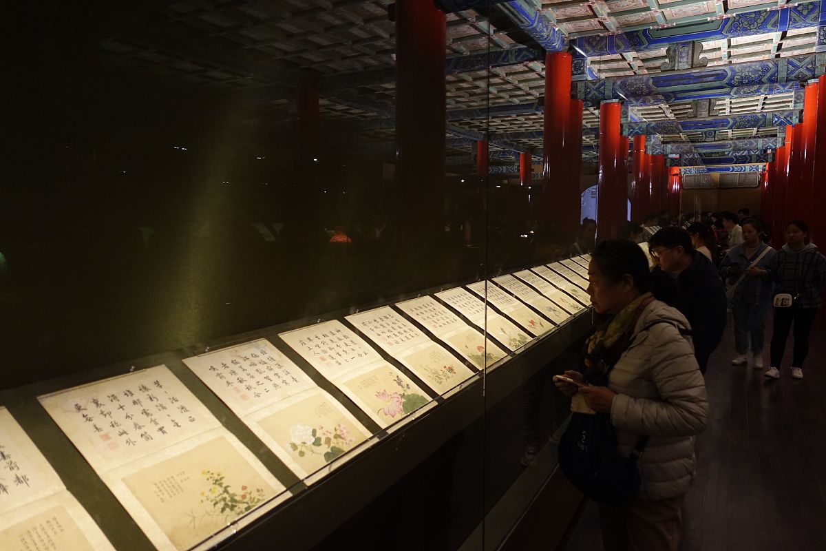 2019年10月31日,北京故宫博物院在午门上举办"万紫千红——中国古代花