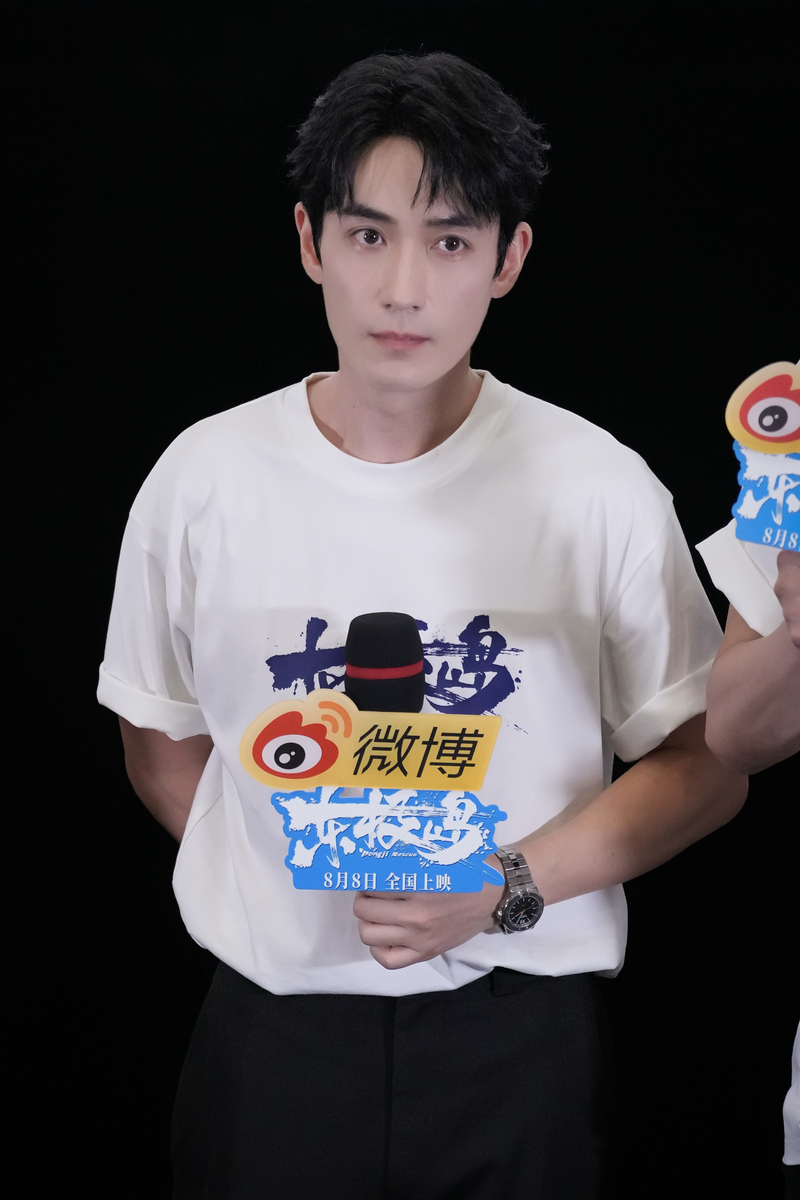 由朱一龙主演的电影《消失的她》 简介