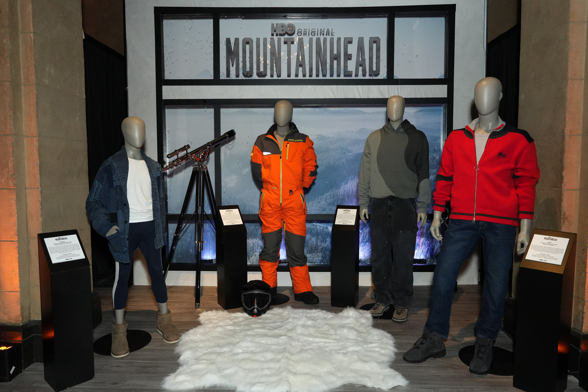 文章主题为探路者亮相CHIC 2023春季展会以专业+时尚引领行业未来根据主题结合下方文章内容撰写出吸引人的修饰标题