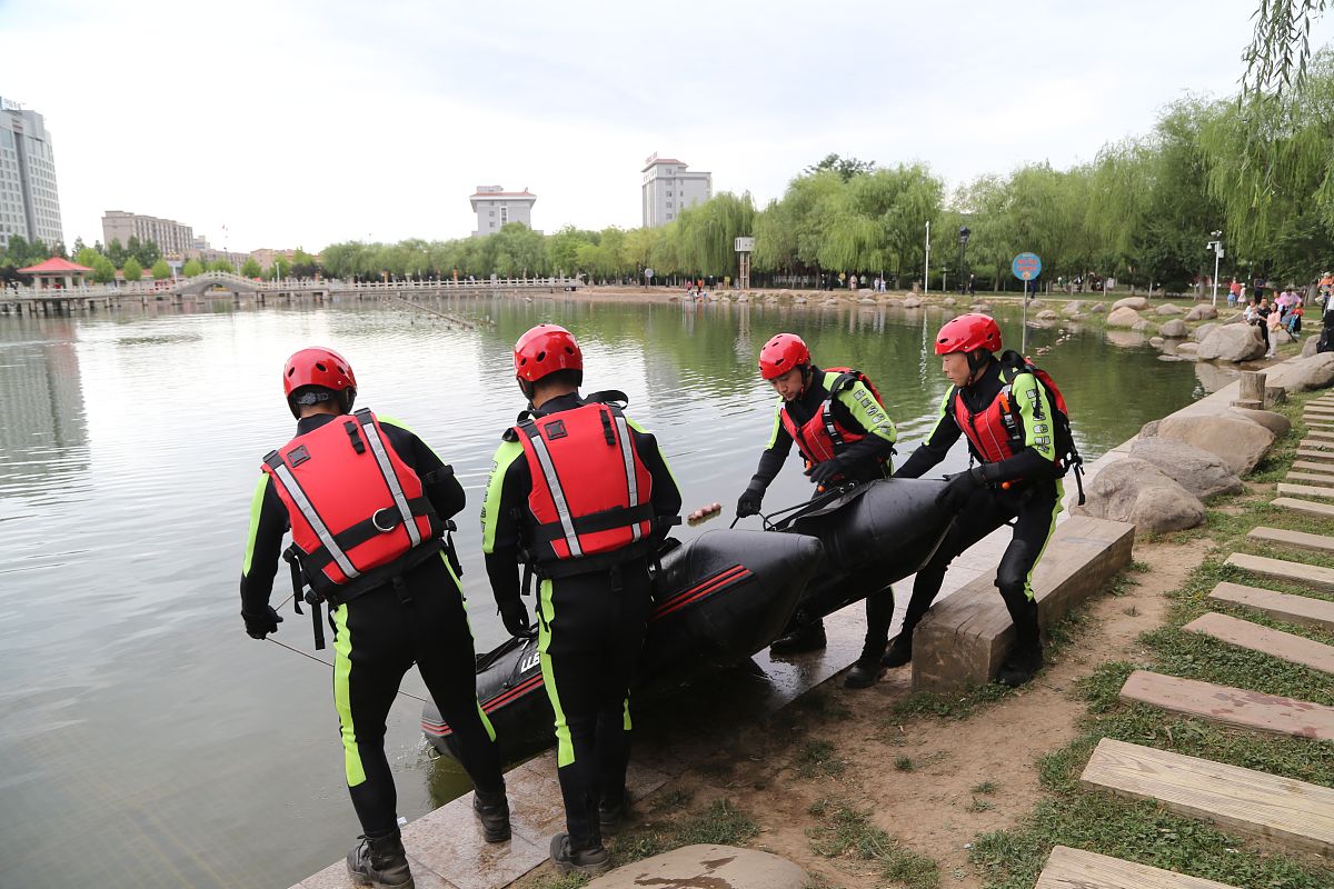 消防救援队值班人员安排优化：数学模型与数据分析