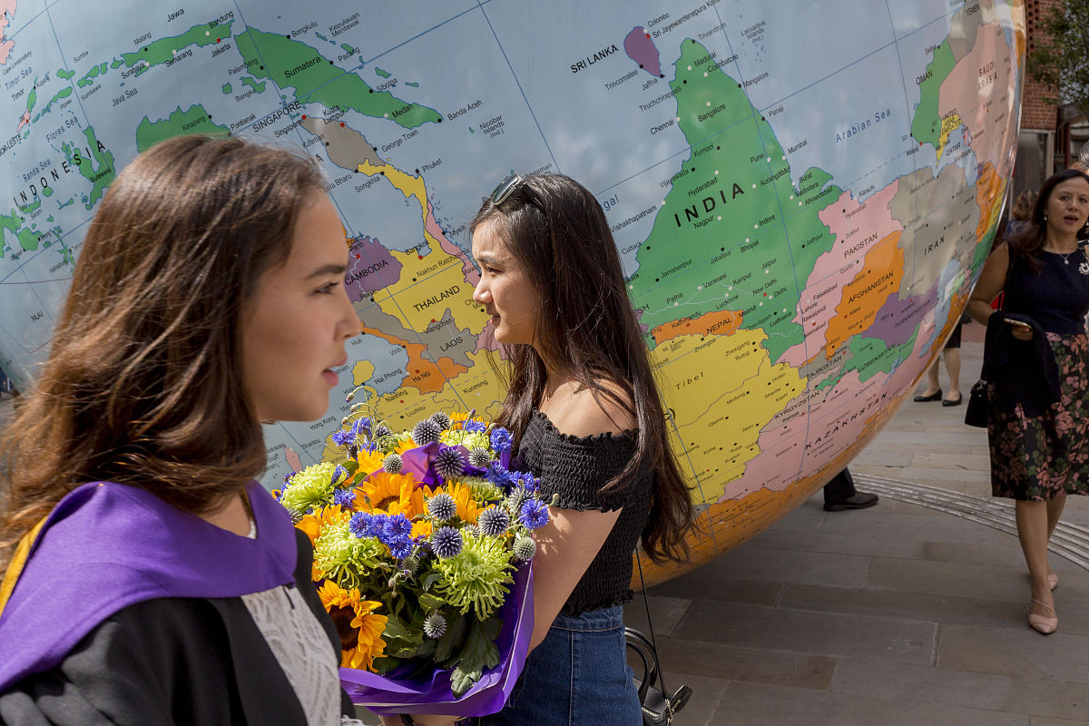 老师说：康康爸爸我们毕业典礼有个节目需要男家长表演你来哈。如何委婉拒绝高情商回复？