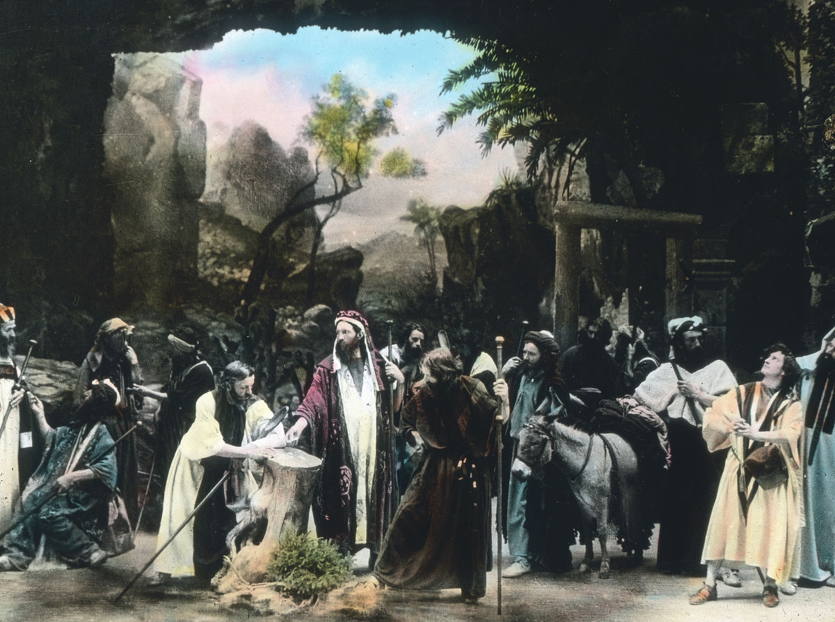 小说《呼啸山庄》中希斯克利夫的族群特征希斯克利夫他是一个流浪民族吉普赛人的弃婴