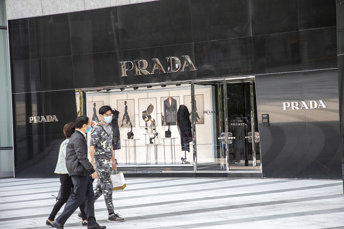 prada品牌形象策略