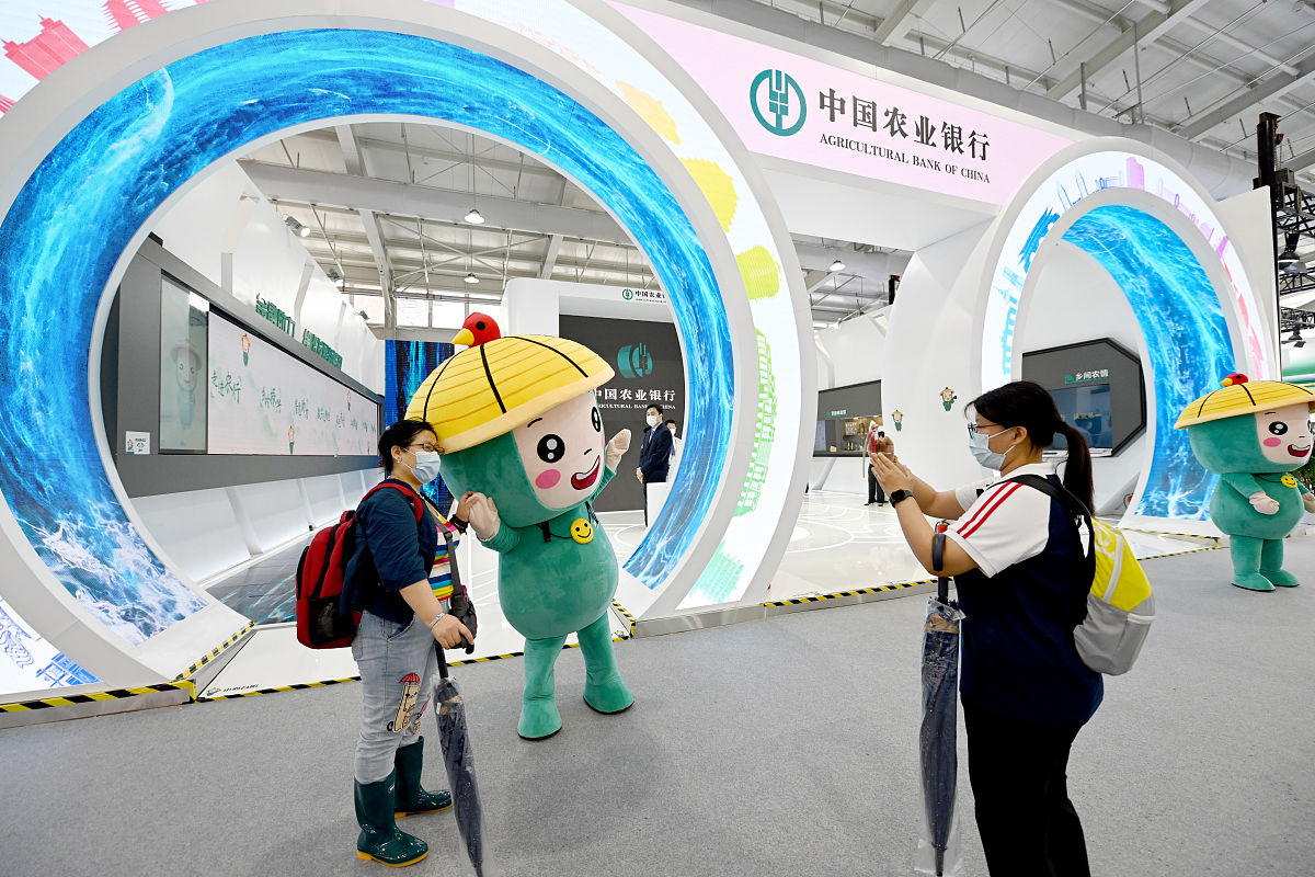 按不同范围划分的许可证贸易种类是怎样的？