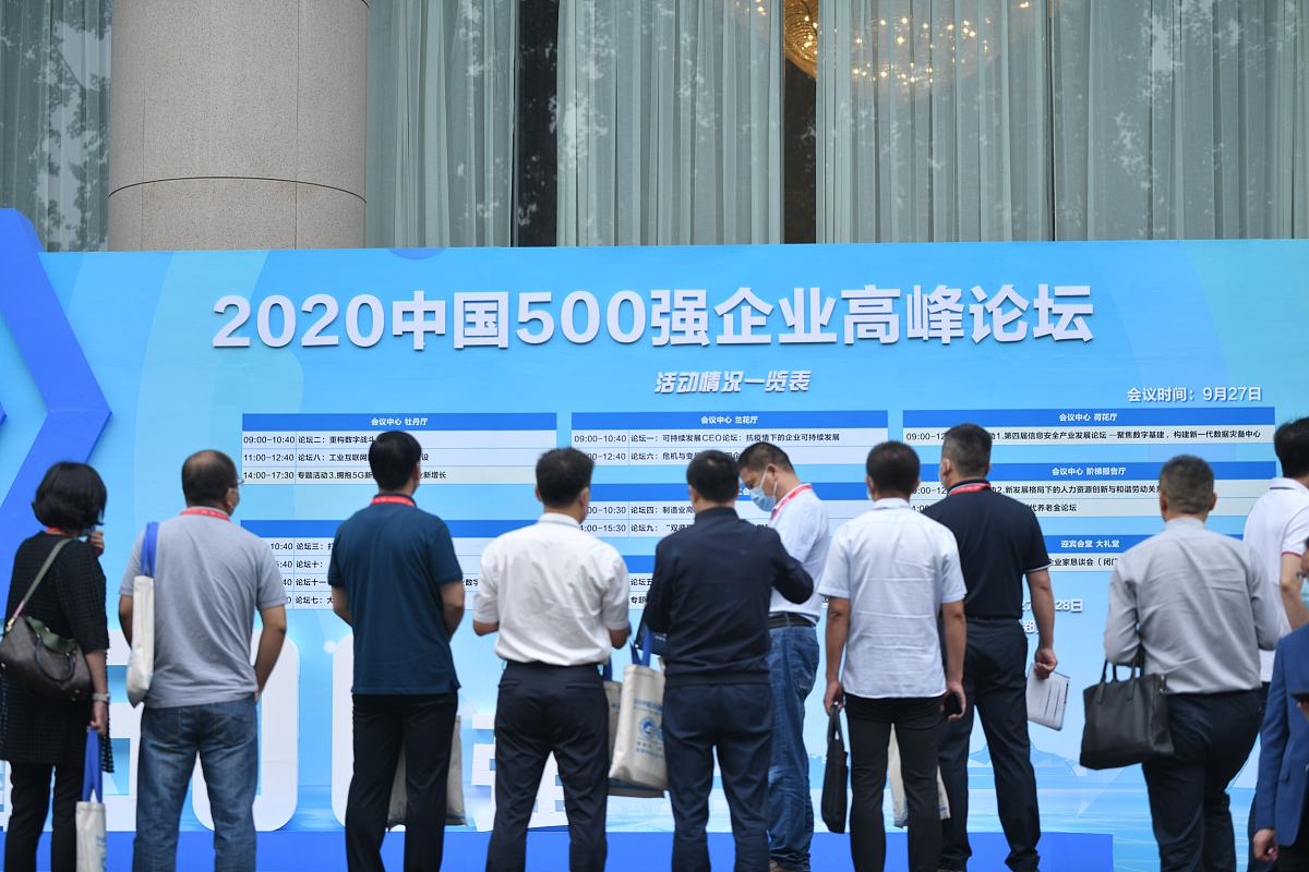 根据文章主题2023成都建博会怎样全面解读展会亮点撰写关于行业论坛和高峰对话的文章内容要与主题相关撰写思路：A 介绍行业论坛和高峰对话的主题和嘉宾阵容B 分析论坛和对话的热点话题和影响力
