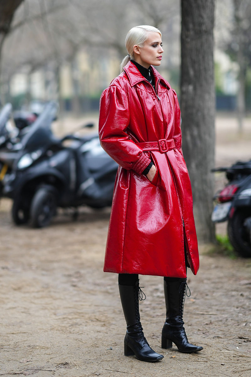 springboot admin的applications这个接口具体返回的有哪些数据？请给出示例