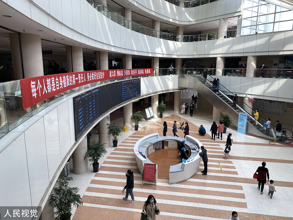 2020年4月16日,江苏扬州,人民医院西区恢复<strong>正常</strong>门诊.