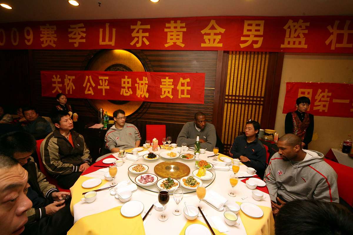 2008年11月12日,山东济南,08/09cba前瞻,山东黄金男篮举行新赛季壮行