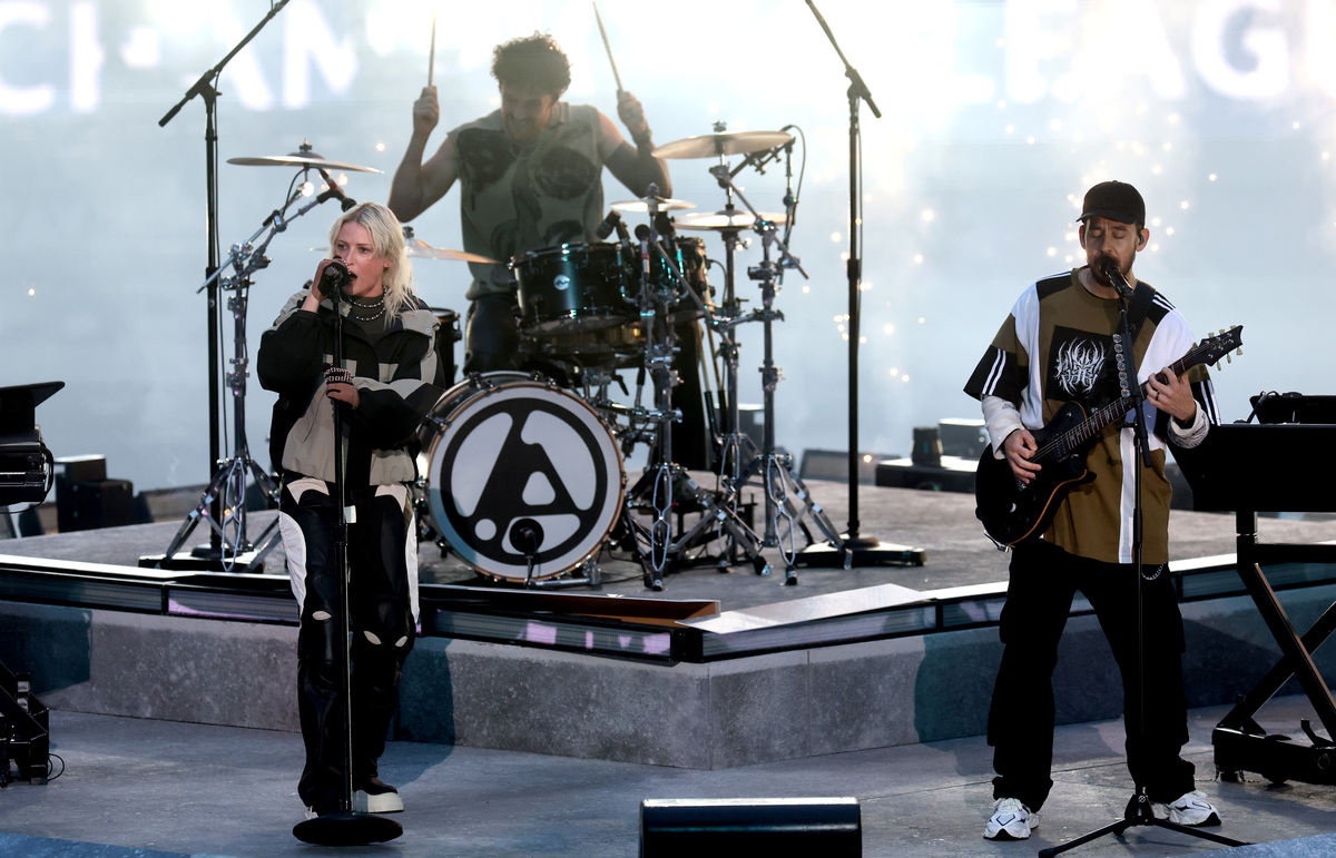 请以第三人称为daft punk的成员Thomas作自我介绍