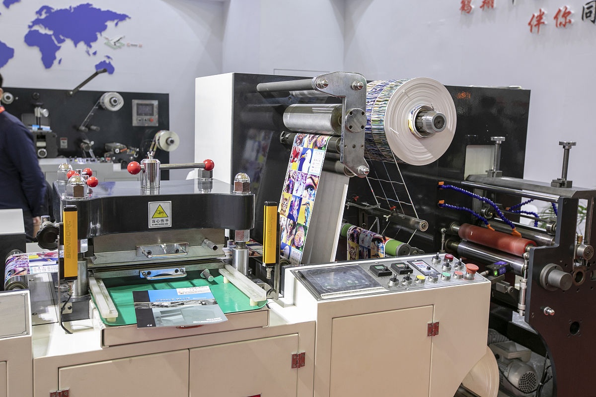 贴标机压标银枝的作用 - 确保标签牢固贴附