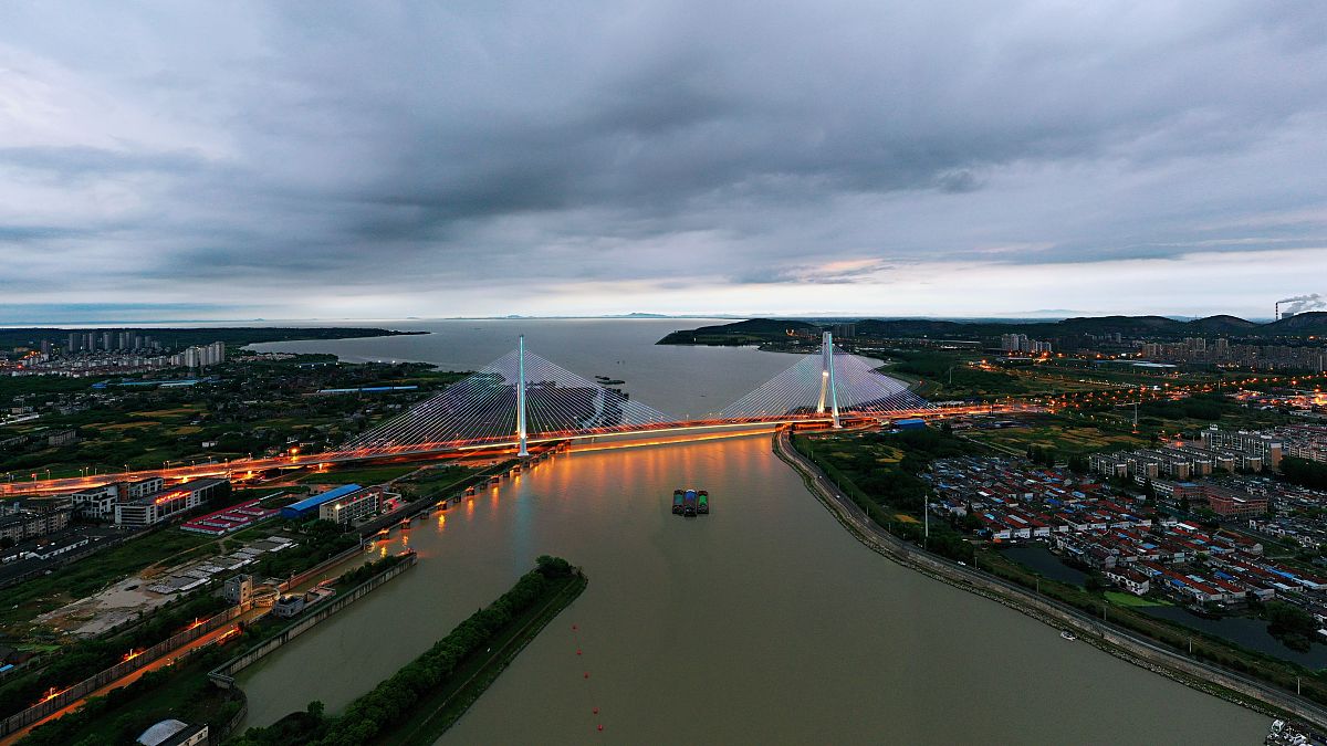 2021年5月15日,安徽省合肥市,巢湖大桥在天空乌云映衬下显得格外壮丽.