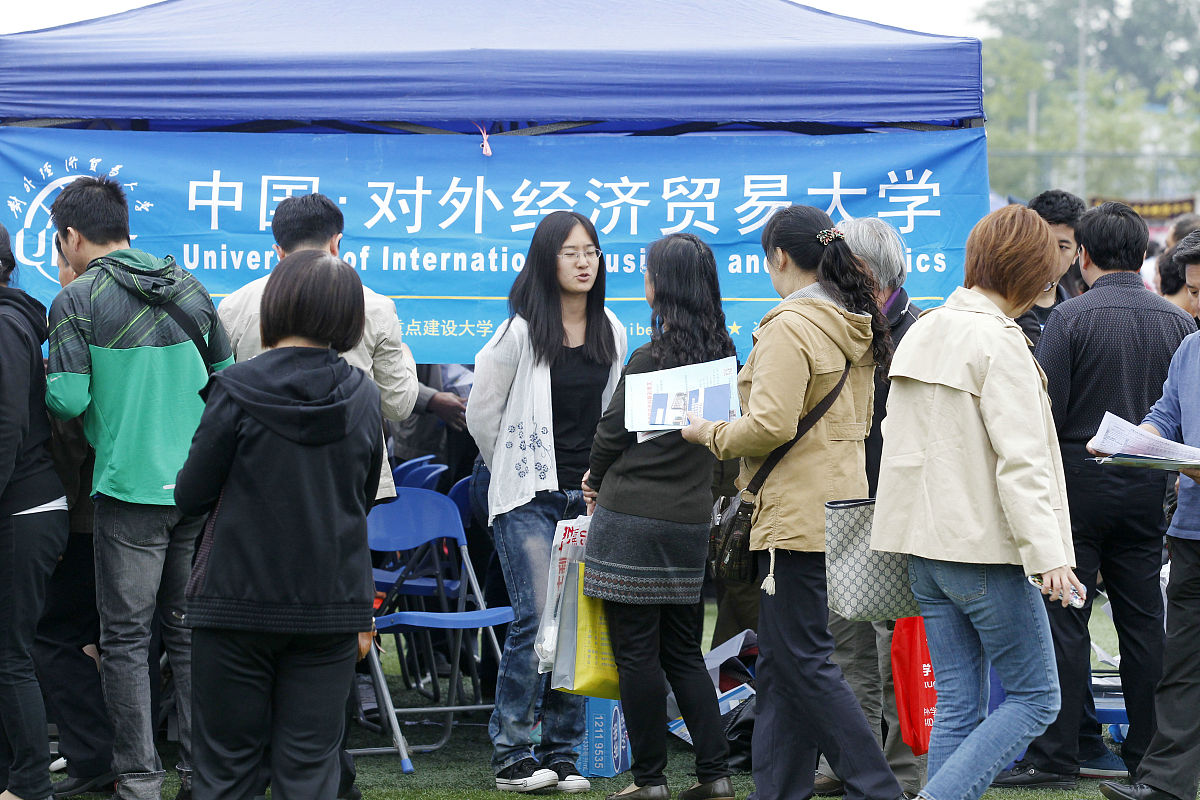 湖北卫校生能考大学吗？就业前景分析