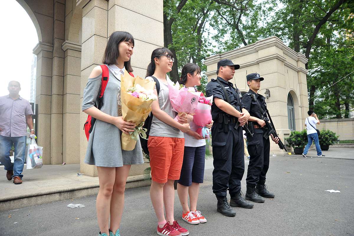 明朝的建立时间是什么时候？明朝建立于1368年，这一年朱元璋在南京称帝。请详细讲述明朝建立的背景和过程。