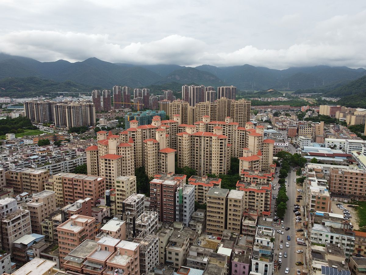 2020年8月11日,航拍广东省东莞市,房屋密集.