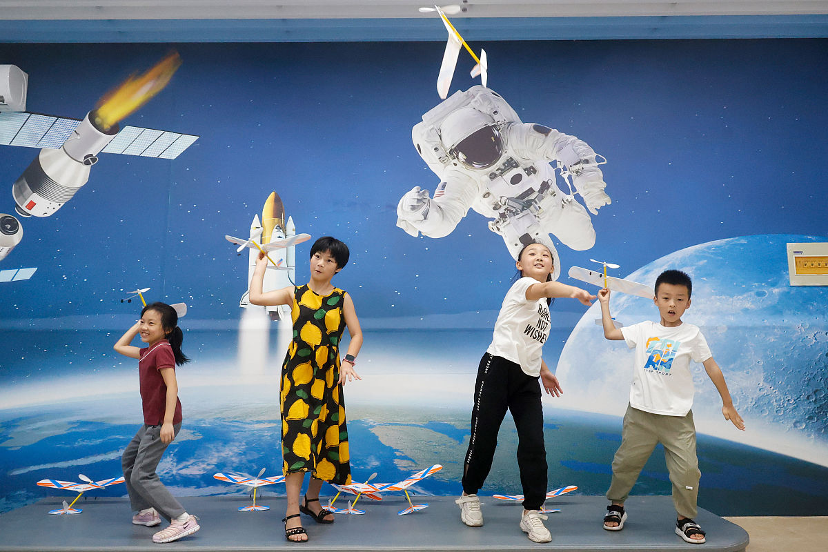 2021年8月17日,浙江丽水,景宁畲族自治县启文中学创客中心,二至五年级