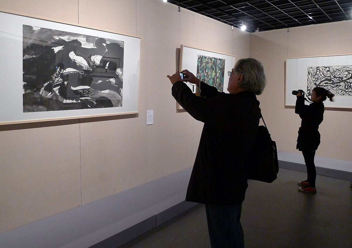 2010年11月20日,"东西贯中--吴冠中艺术回顾大展"在杭州的浙江美术馆