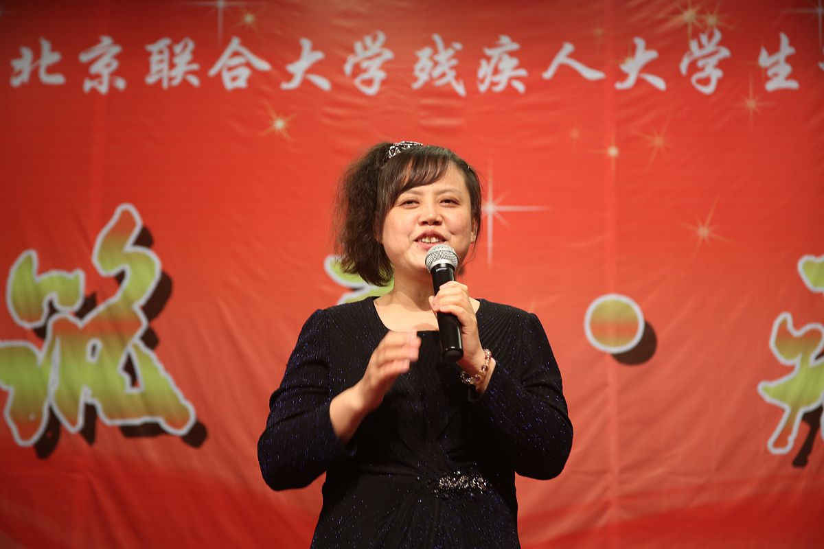 2015年5月17日,北京,摄影师专访盲人陈燕及其导盲犬珍妮.