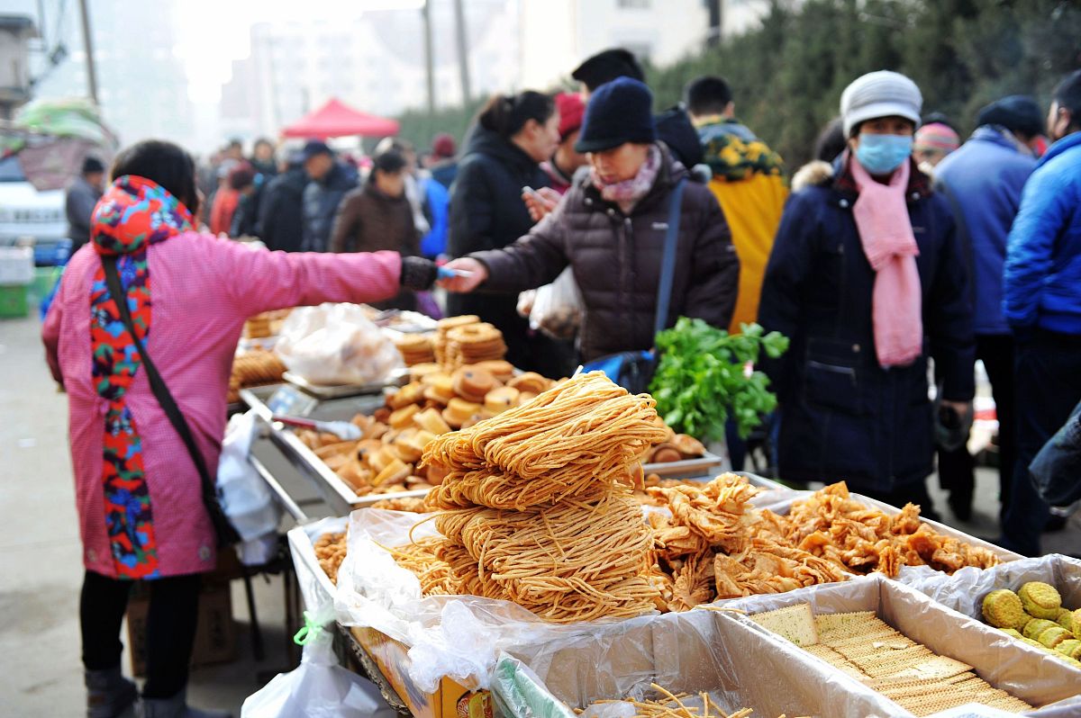 吃著不尽的意思：形容食物或饮料量大的短语