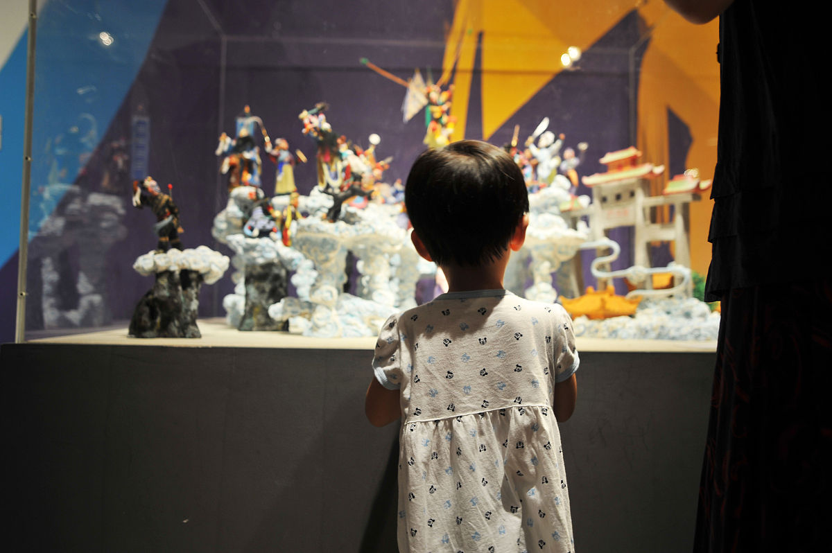 2012年7月1日,北京,在中国美术馆展出的大器"玩"成——中国美术馆藏民
