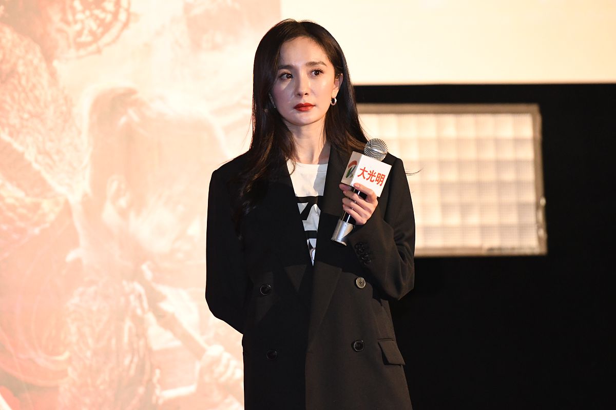 2021年2月25日,上海,杨幂现身《刺杀小说家》路演.杨幂