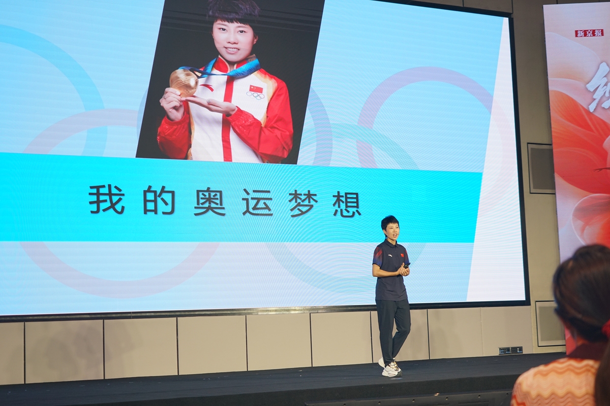 青鸟传递奖杯传递仪式所体现时代青年风貌是什么？不依赖于社交网络而是面对面、手对手传递。