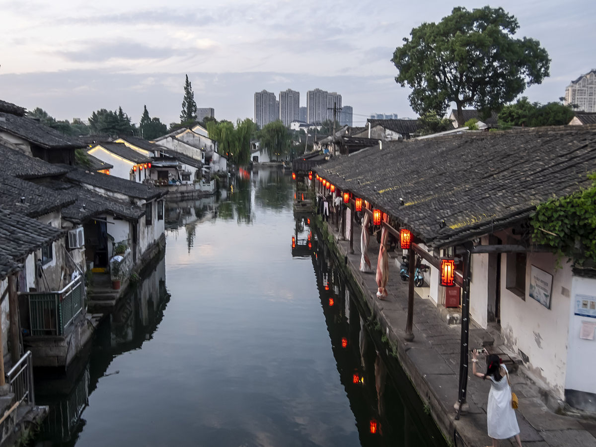 2021年6月23日,浙江绍兴,初夏傍晚时分的西小河,西小路.