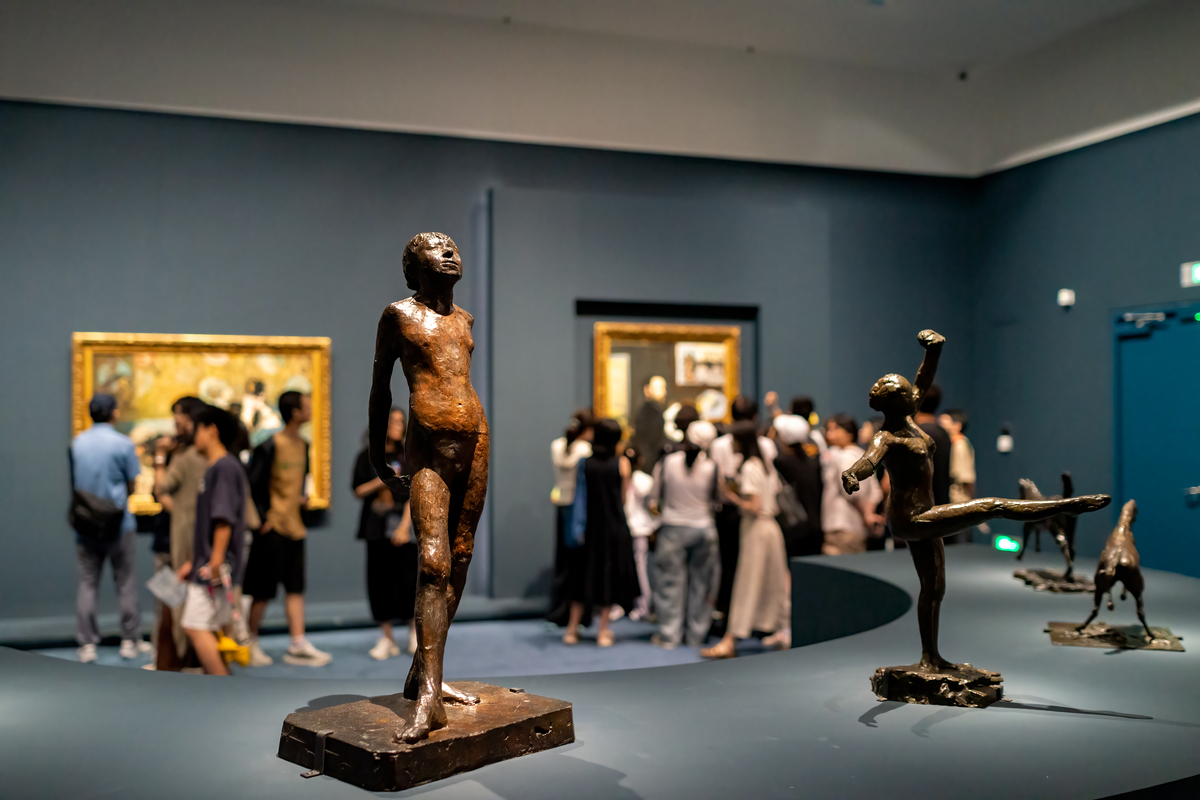 宫文博：中国艺术家，绘画与雕塑大师